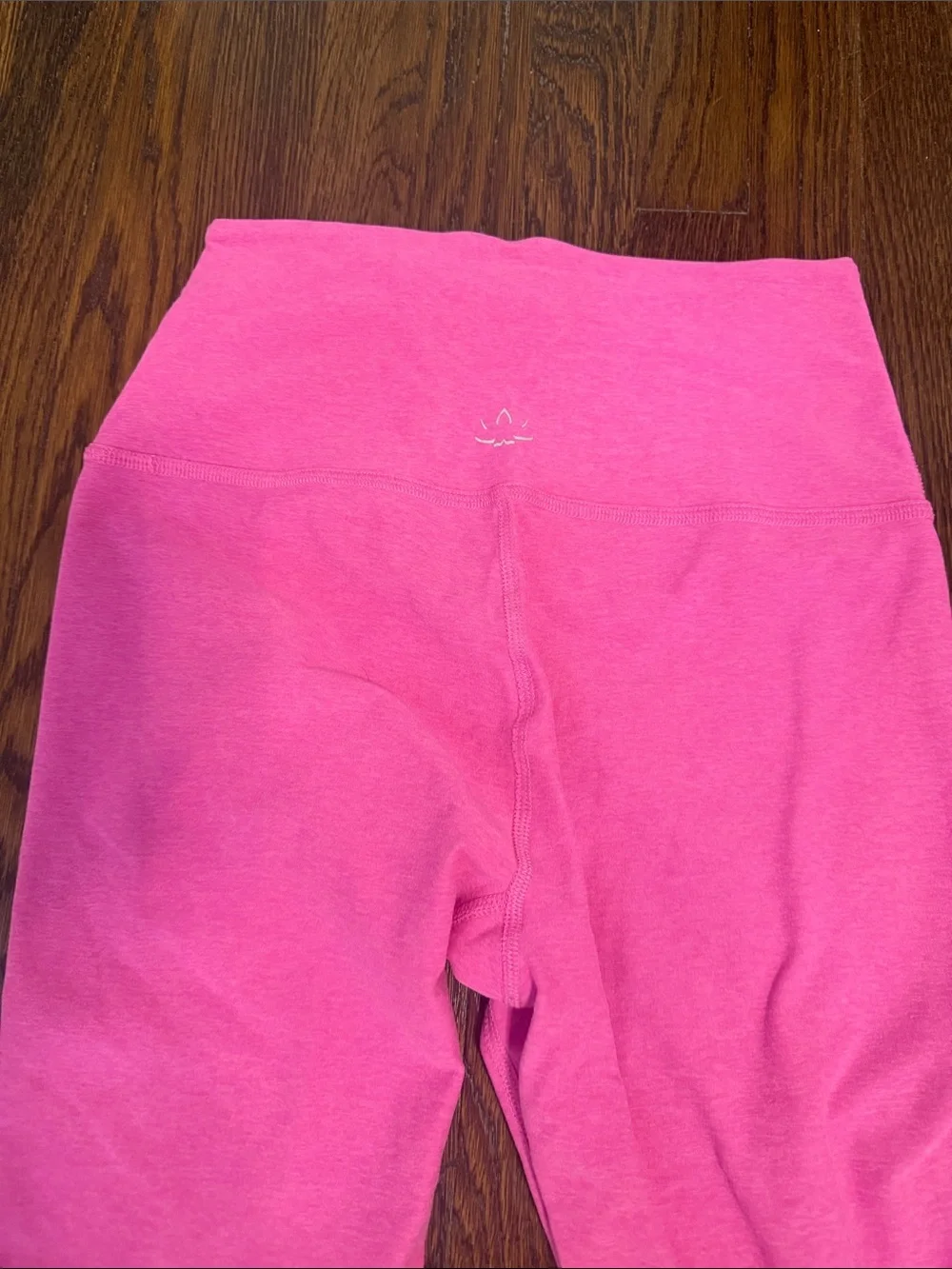 Beyond Yoga Women’s High-Waist Pink Leggings - Picture 2 of 2